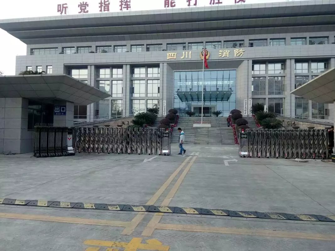 富源县富源县四川消防总队伸缩门